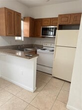 7130 Rue Versailles Dr in Miami Beach, FL - Building Photo - Building Photo