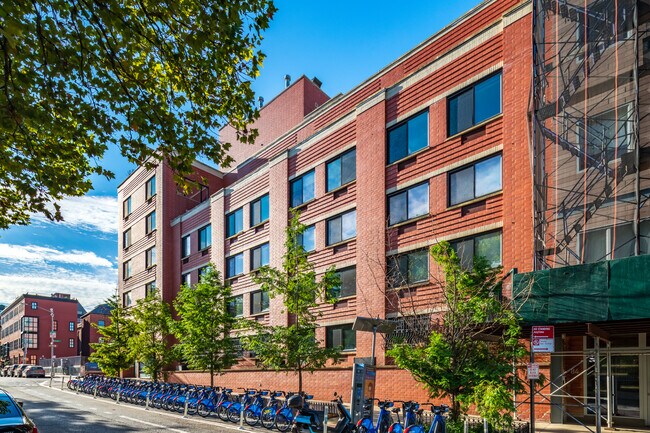 100 Congress St in Brooklyn, NY - Foto de edificio - Building Photo