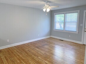 201 S Elm St in Greenville, NC - Building Photo - Building Photo