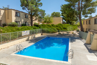 Park View Apartments in Victorville, CA - Foto de edificio - Building Photo