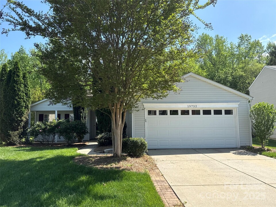 15732 Circlegreen Dr in Charlotte, NC - Building Photo