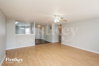 915 Streamside Dr in Greenfield, IN - Foto de edificio - Building Photo