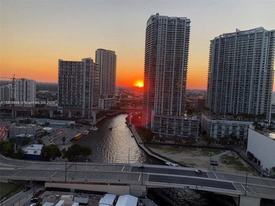31 SE 5th St in Miami, FL - Building Photo
