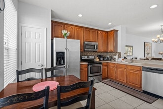 8013 Cool Breeze Dr in Orlando, FL - Building Photo - Building Photo