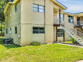 744 Old Martindale Rd in San Marcos, TX - Building Photo - Building Photo