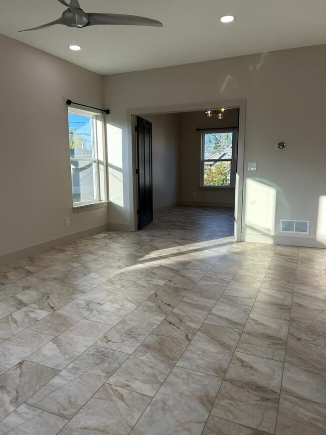 940 M St SW in Cedar Rapids, IA - Building Photo - Building Photo