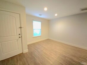 313 N Navy Blvd in Pensacola, FL - Foto de edificio - Building Photo