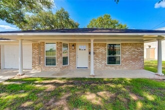 1120 Mahlmann St in Rosenberg, TX - Building Photo - Building Photo