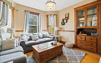 21 Jaques St, Unit 1 in Somerville, MA - Foto de edificio - Building Photo