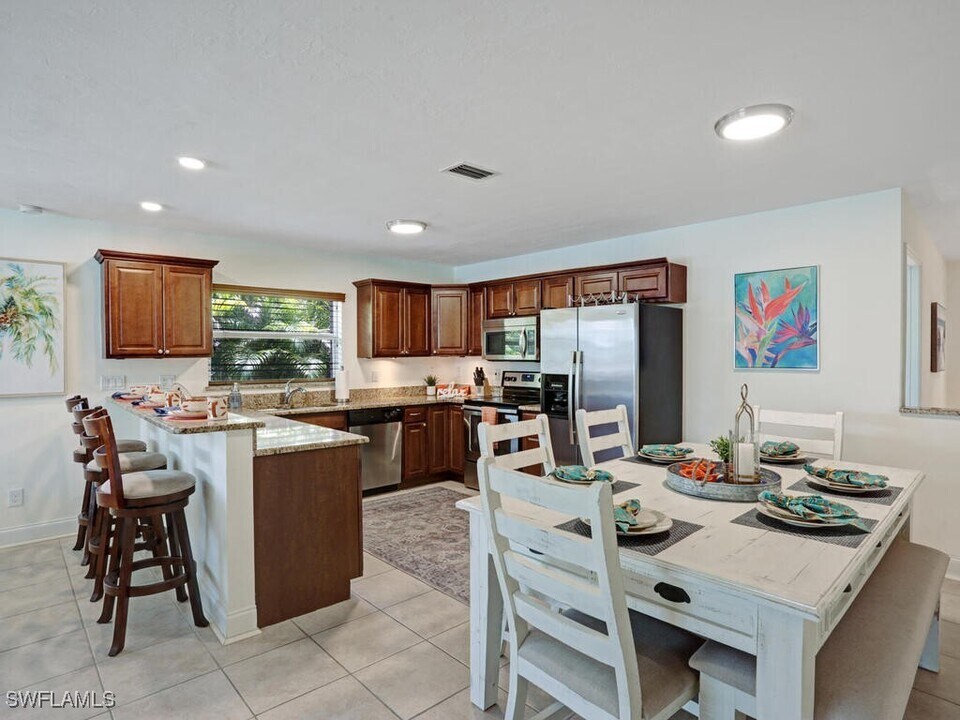625 97th Ave N in Naples, FL - Building Photo