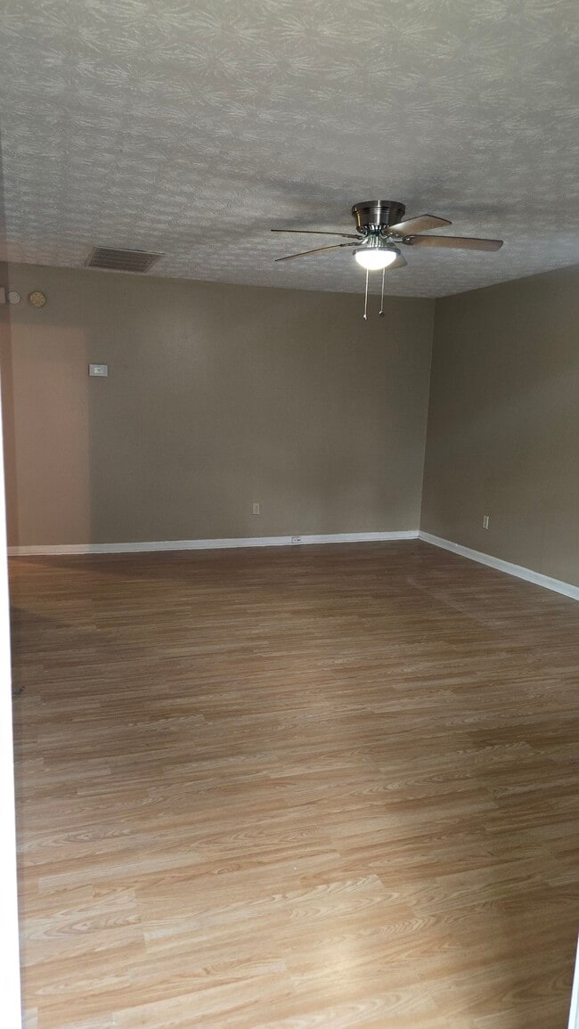 8372 Warren Dr, Unit 8372 in Douglasville, GA - Foto de edificio - Building Photo