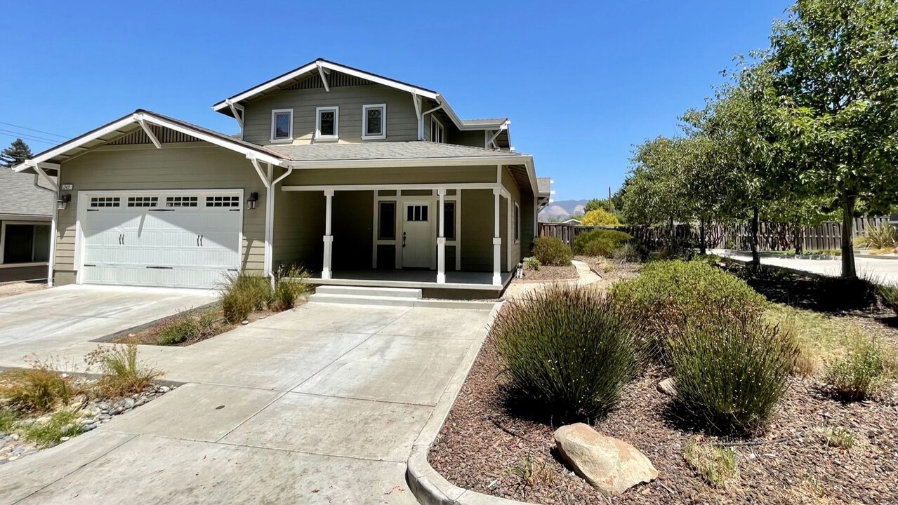 245 Foothill Blvd in San Luis Obispo, CA - Building Photo