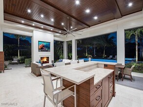 740 Banyan Blvd in Naples, FL - Building Photo - Building Photo
