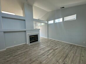 9428 Plainoak Way in Elk Grove, CA - Building Photo - Building Photo