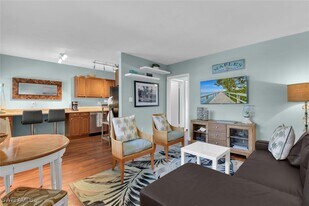 546 4th Ave S in Naples, FL - Building Photo