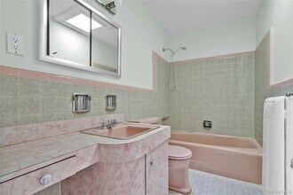 61-12 70th St in Queens, NY - Building Photo - Building Photo