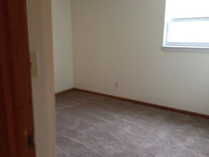 302 E. Johnson St., Unit B in Ashland, MO - Building Photo - Building Photo