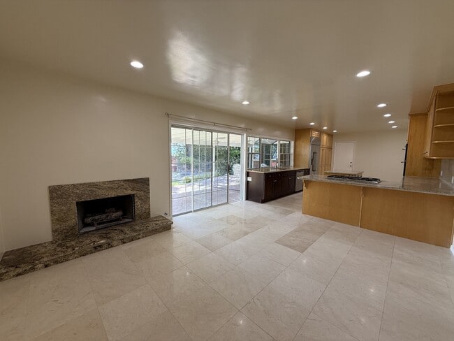 2716 Ridgepine Dr in Montrose, CA - Building Photo - Building Photo