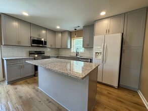 5026 Young Rd in Gainesville, GA - Foto de edificio - Building Photo