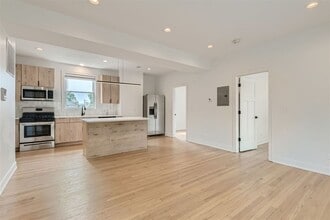 2604 N Springfield Ave in Chicago, IL - Building Photo - Building Photo