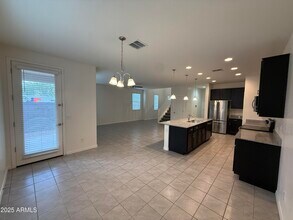 905 S Canal Dr in Chandler, AZ - Building Photo - Building Photo
