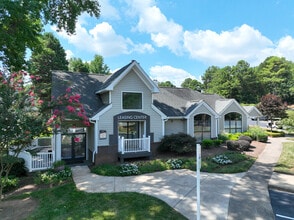 Bridges at Mallard Creek Apartment Homes in Charlotte, NC - Foto de edificio - Building Photo
