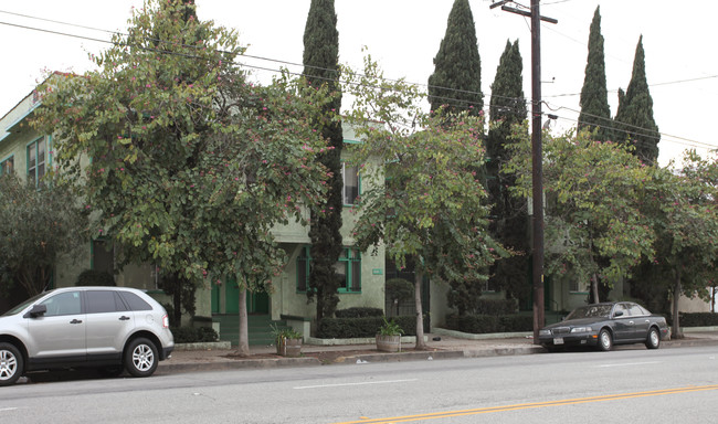 1026-1040 E Broadway in Long Beach, CA - Foto de edificio - Building Photo