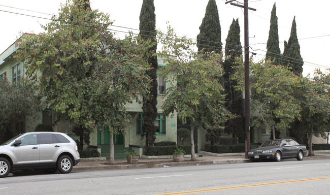 1026-1040 E Broadway in Long Beach, CA - Building Photo - Building Photo