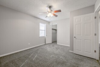 Fullwood Pointe in Tifton, GA - Building Photo - Interior Photo