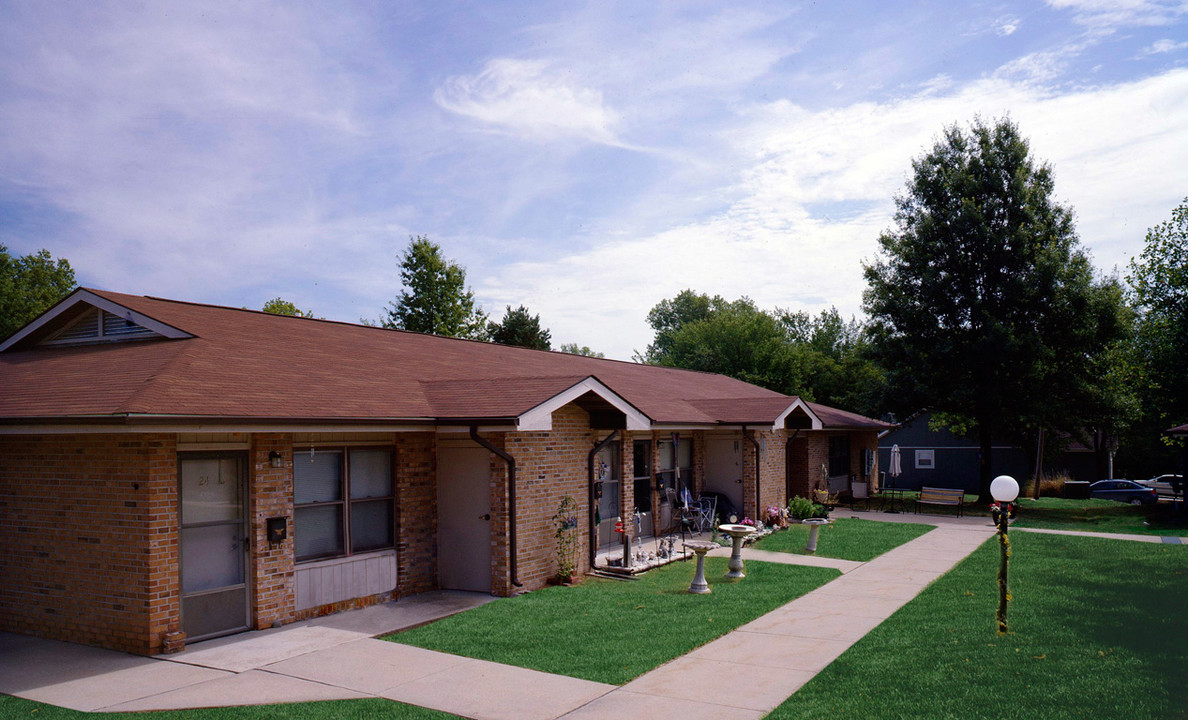 Osawatomie Senior Apartments in Osawatomie, KS - Building Photo