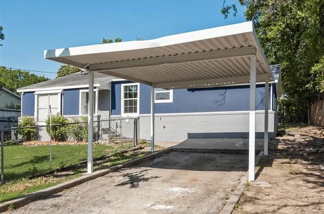 1822 Roberts Cut Off Rd in Fort Worth, TX - Building Photo - Building Photo