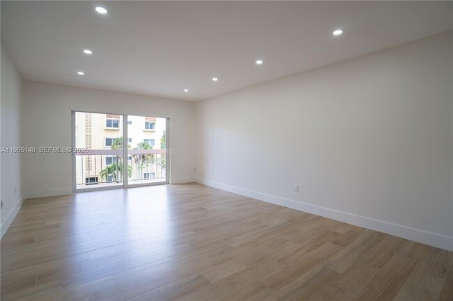 7720 Camino Real in Miami, FL - Building Photo - Building Photo