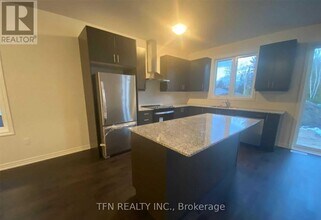 3213 Mosley St in Wasaga Beach, ON - Building Photo - Building Photo