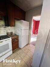 4923 Autumn Cir in Stone Mountain, GA - Foto de edificio - Building Photo