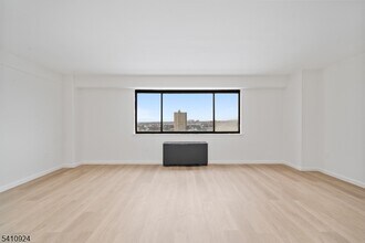 275 Prospect St in East Orange, NJ - Building Photo - Building Photo