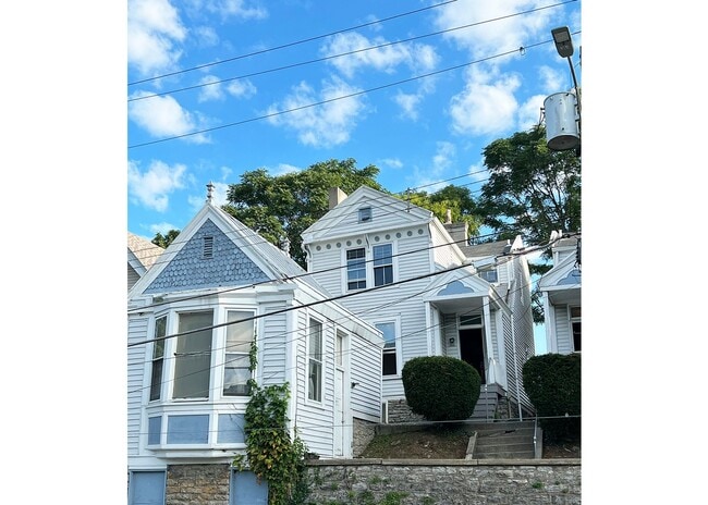 property at 114 W Nixon St