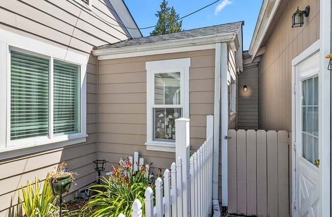 6609 Elliott Way in Everett, WA - Building Photo - Building Photo