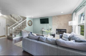 5719 Highland Way in Middleton, WI - Foto de edificio - Building Photo