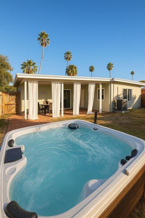 4026 Indianapolis St NE in St. Petersburg, FL - Building Photo