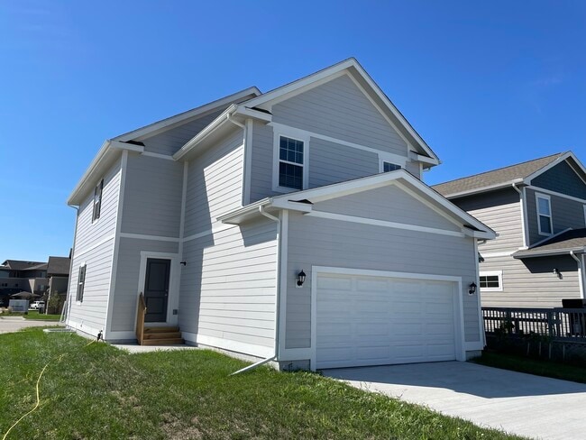 2302 SW Plaza Pkwy in Ankeny, IA - Building Photo - Building Photo