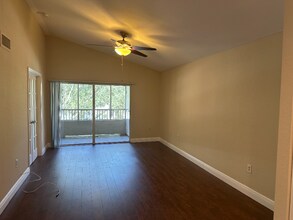 2831 N Oakland Forest Dr in Oakland Park, FL - Building Photo - Building Photo