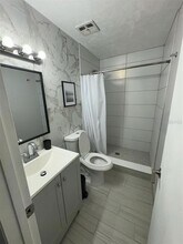 1649 W Oak Ridge Rd in Orlando, FL - Building Photo - Building Photo