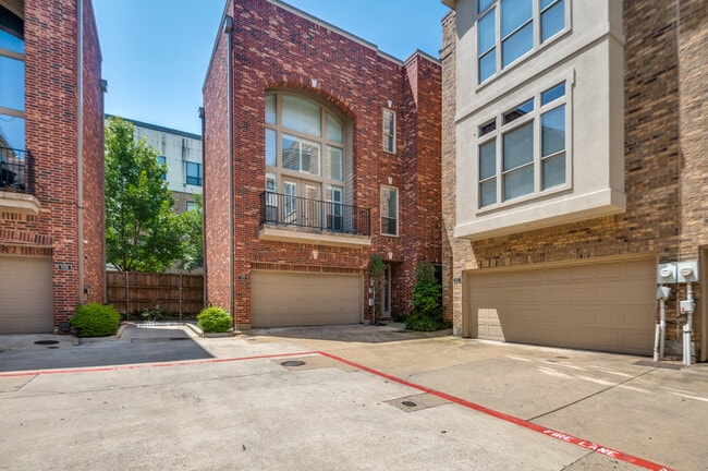 property at 909 City Side Ln