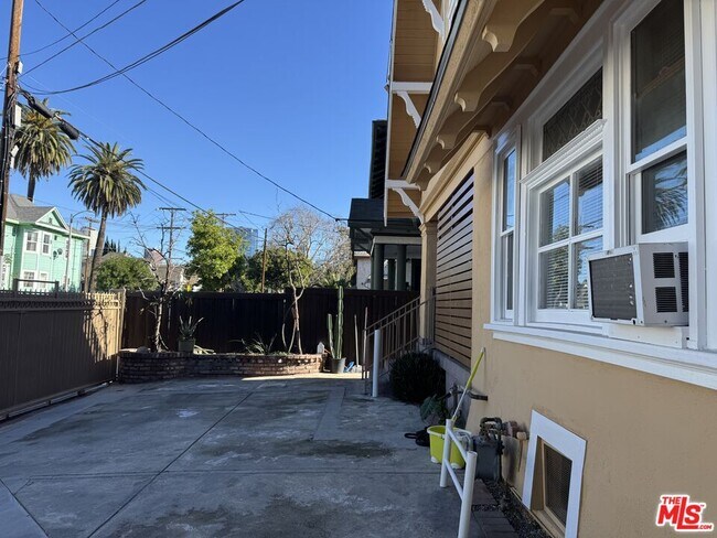 2024 W 12th St in Los Angeles, CA - Building Photo - Building Photo