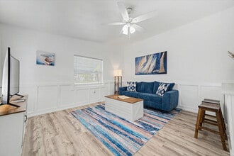 711 E Gulf Blvd in Indian Rocks Beach, FL - Building Photo - Building Photo