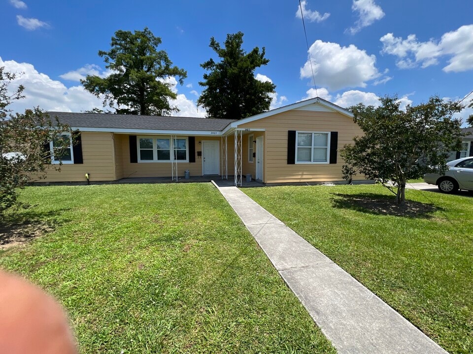 2407 Rose Dr, Unit 2407 Rose Dr. Gretna La. in Gretna, LA - Foto de edificio