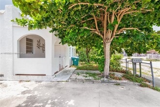 2262 NW 5th St in Miami, FL - Building Photo - Building Photo