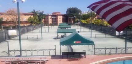 660 Tennis Club Dr, Unit 208 in Fort Lauderdale, FL - Building Photo - Building Photo