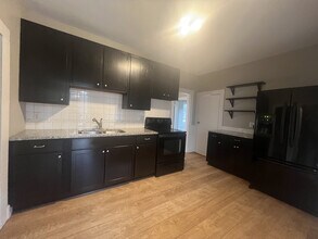 1417 Birch St in Eau Claire, WI - Foto de edificio - Building Photo