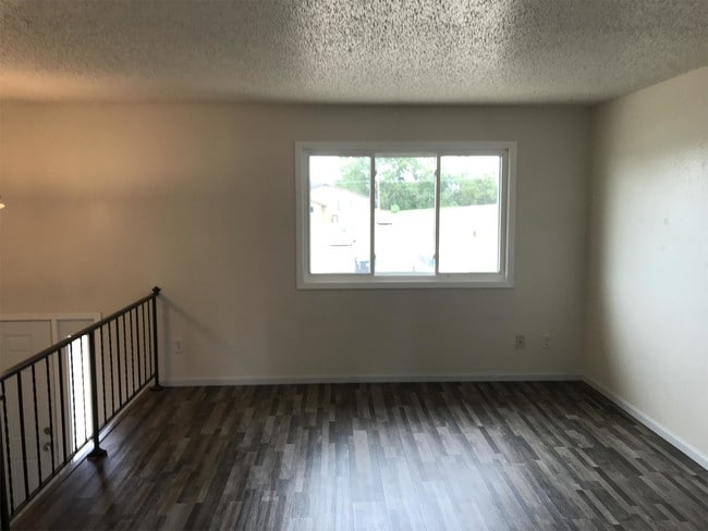 1413 Collins Ave in Mandan, ND - Building Photo - Building Photo
